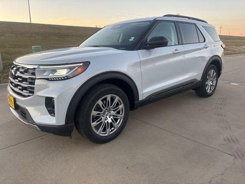 New 2026 Ford Explorer Active w/ Active Comfort Package AWD/4WD image 7