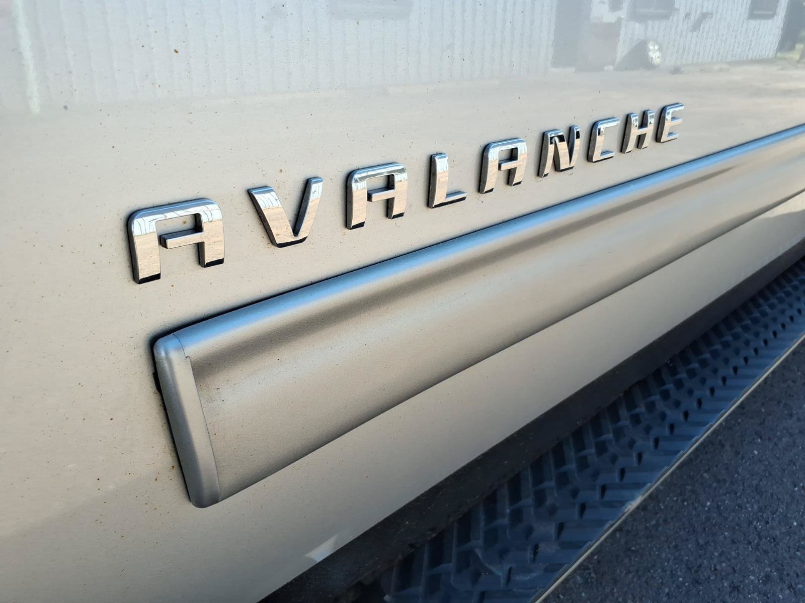 Used 2013 Chevrolet Avalanche LT w/ Suspension Package, Off-Road AWD/4WD image 2