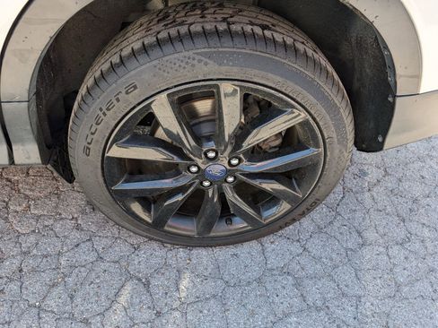 Used 2017 Ford Escape Titanium image 26