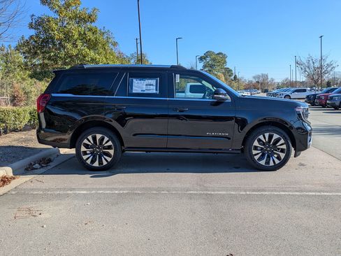 New 2025 Ford Expedition Platinum w/ Driver's Package image 3