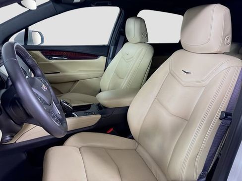 Used 2017 Cadillac XT5 Premium Luxury w/ Driver Assist Package image 22