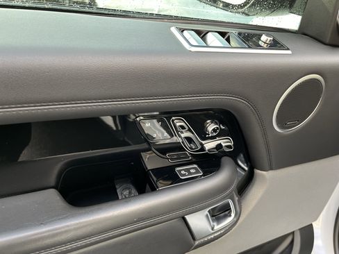 Used 2018 Land Rover Range Rover HSE image 15