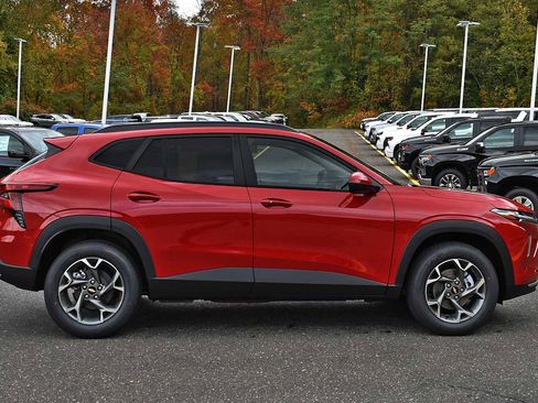 New 2026 Chevrolet Trax LT w/ Driver Confidence Package image 6