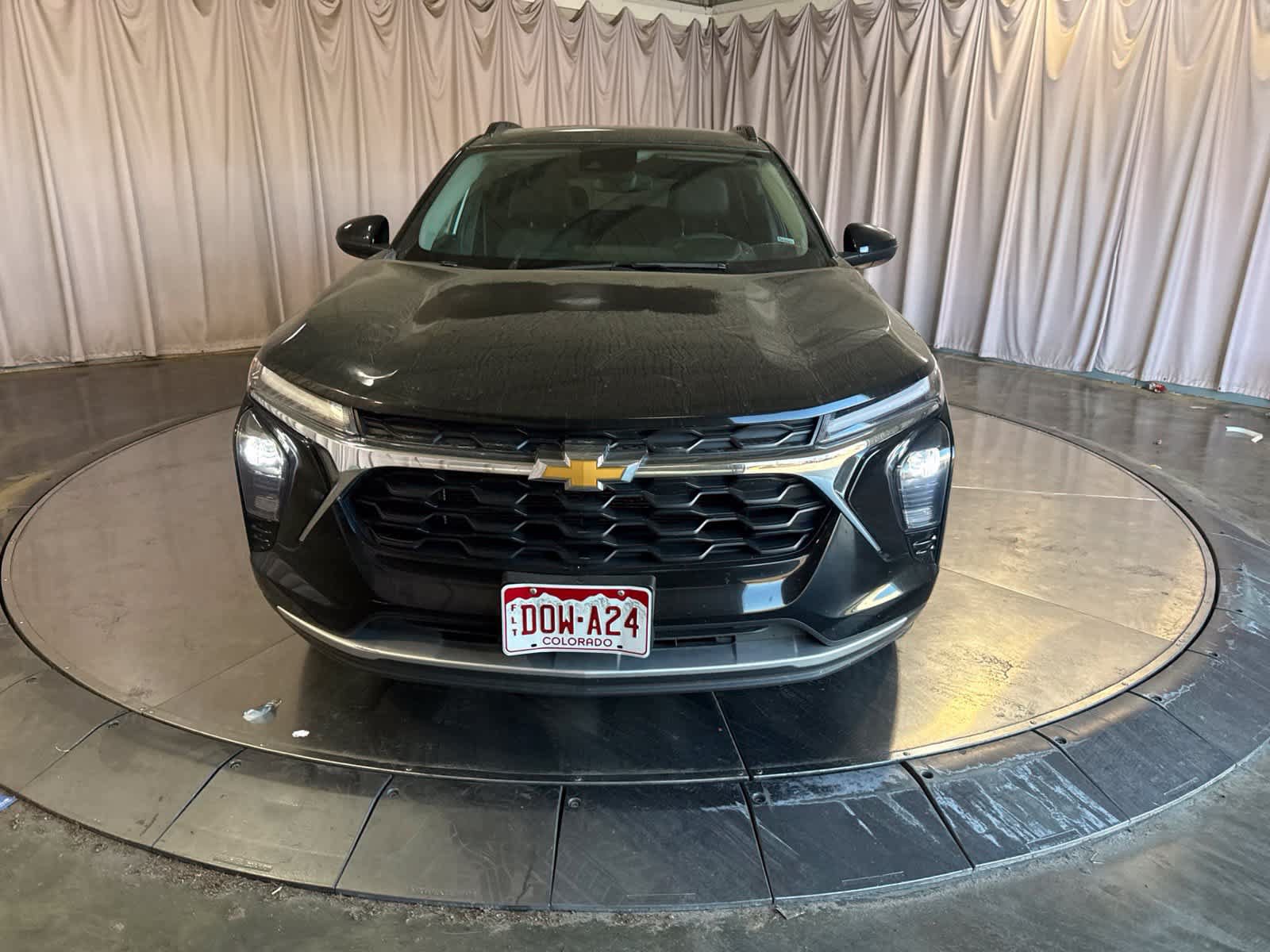 Used 2024 Chevrolet Trax LT FWD image 2
