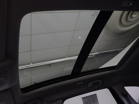 Used 2025 Acura MDX SH-AWD image 19