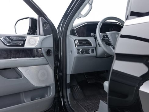 Used 2018 Lincoln Navigator Reserve w/ Technology Package image 24