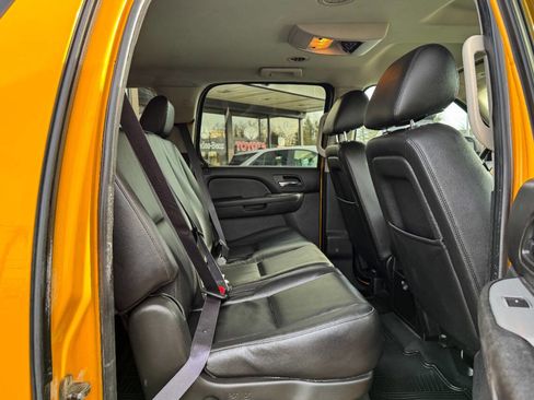 Used 2011 Chevrolet Suburban 2500 image 20