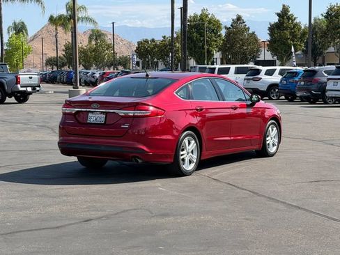 Used 2018 Ford Fusion SE w/ Fusion SE Technology Package FWD image 5