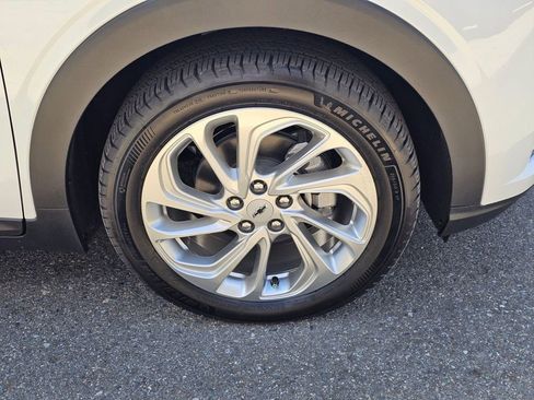 New 2027 Chevrolet Bolt LT FWD image 9