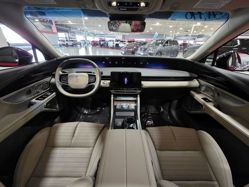 Used 2024 Lincoln Nautilus Reserve w/ Equipment Group 203A image 18