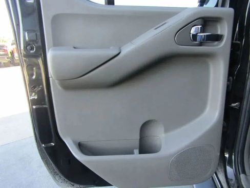 Used 2016 Nissan Frontier Desert Runner image 38