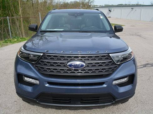 Used 2021 Ford Explorer XLT w/ Equipment Group 202A AWD/4WD image 2
