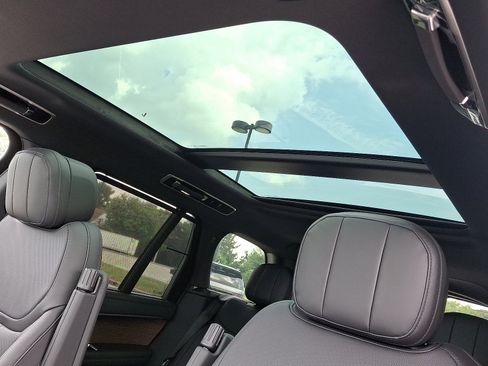 New 2025 Land Rover Range Rover SE image 11