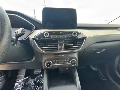 Used 2020 Ford Escape SE image 16