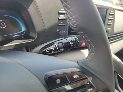 Certified 2025 Hyundai Elantra Sport image 15