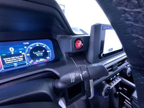 Used 2025 Toyota Tacoma TRD Off-Road image 19