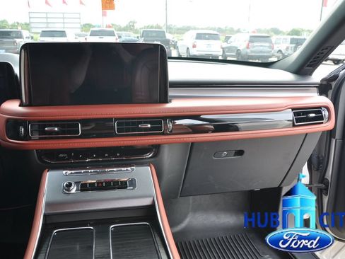 Used 2025 Lincoln Aviator Reserve w/ Illumination Package RWD image 20
