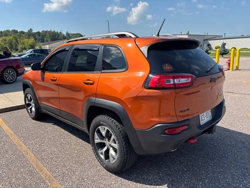 Used 2015 Jeep Cherokee Trailhawk w/ Cold Weather Group AWD/4WD image 2