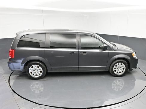 Used 2019 Dodge Grand Caravan SE w/ UConnect Hands-Free Group FWD image 25