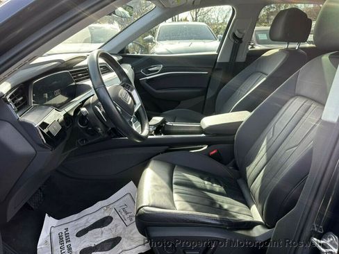 Used 2021 Audi e-tron Premium w/ Convenience Plus Package image 12