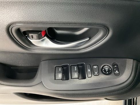 Certified 2025 Honda HR-V LX image 6