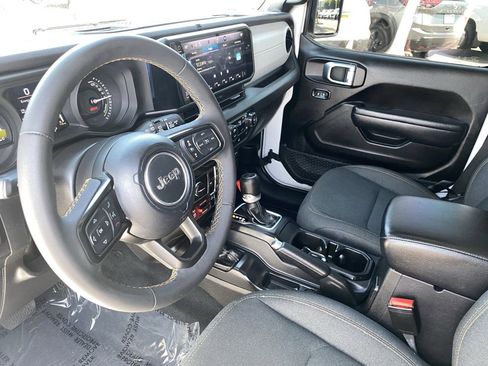 Used 2024 Jeep Wrangler Unlimited AWD/4WD image 29