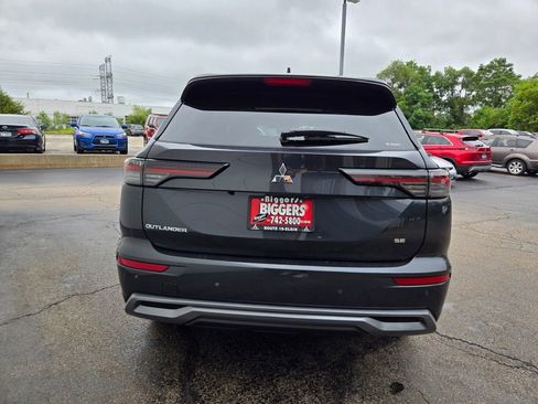 New 2025 Mitsubishi Outlander SE image 12