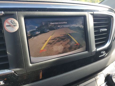 Used 2023 Chrysler Voyager LX image 30