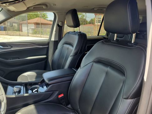 Used 2023 Jeep Grand Cherokee L Limited w/ Black Appearance Package AWD/4WD image 16