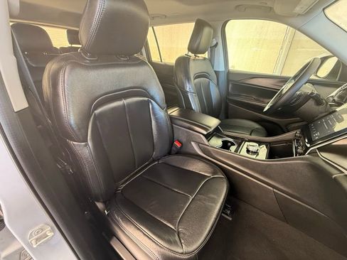 Used 2023 Jeep Grand Cherokee L Laredo image 14