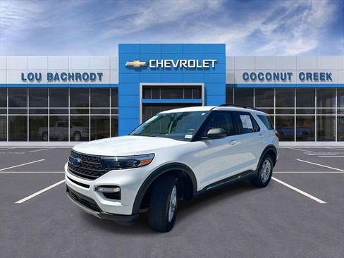 Used 2024 Ford Explorer XLT w/ Equipment Group 202A AWD/4WD image 4