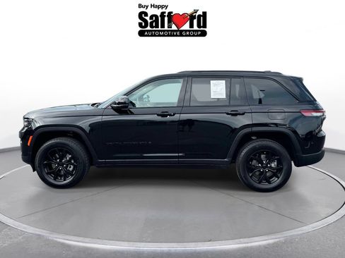 Used 2025 Jeep Grand Cherokee Altitude AWD/4WD image 5