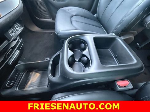 New 2025 Chrysler Pacifica Select w/ Uconnect Theater Family Group image 20