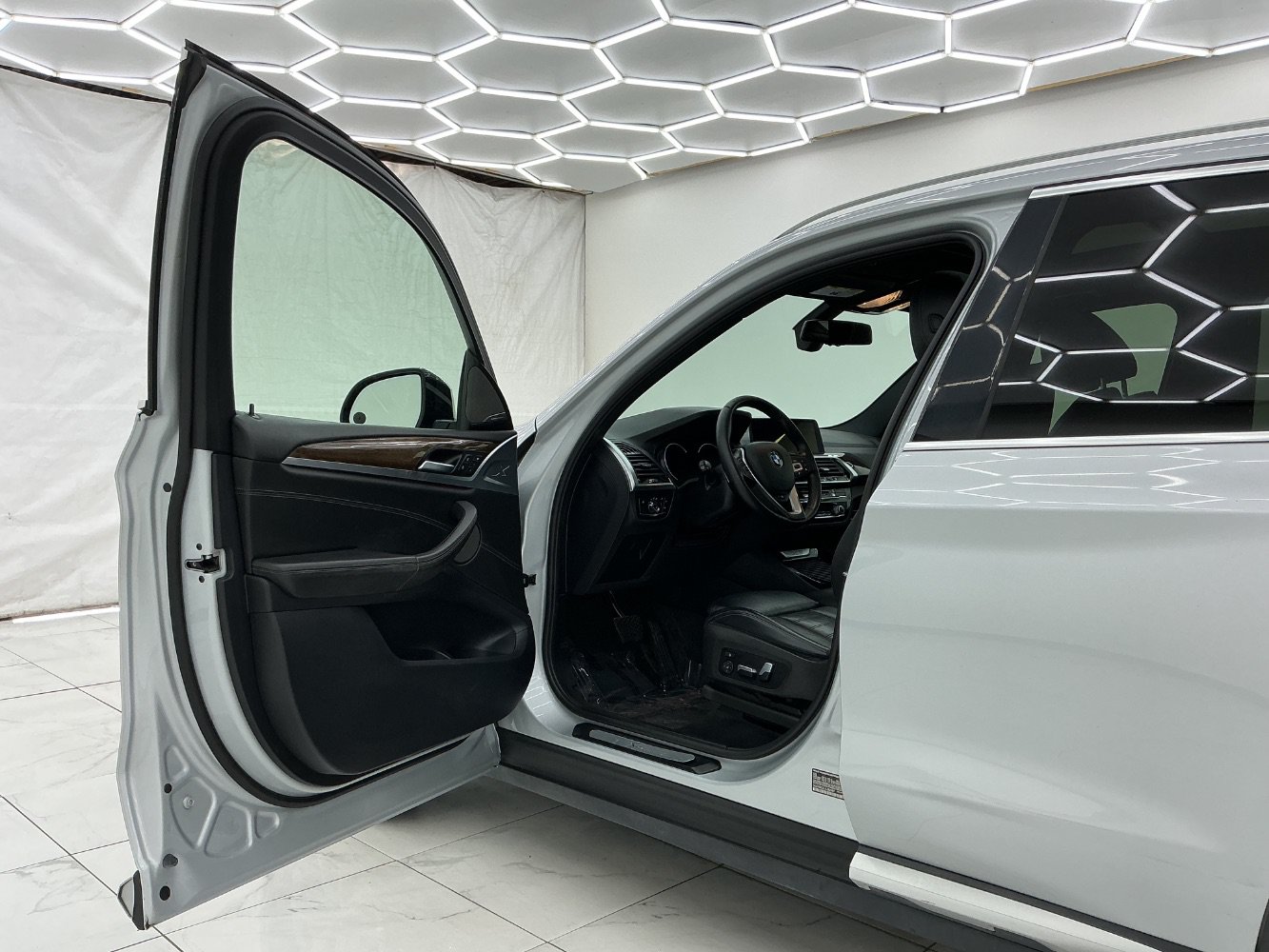 Used 2018 BMW X3 xDrive30i AWD/4WD image 16
