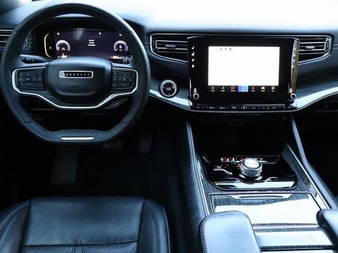 Used 2022 Jeep Wagoneer Series II image 5