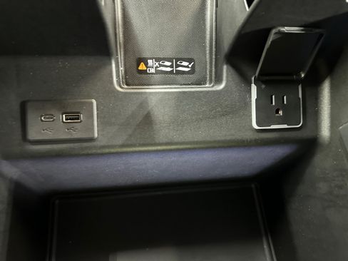 Used 2024 Chevrolet Silverado 3500 High Country w/ High Country Premium Package AWD/4WD image 21