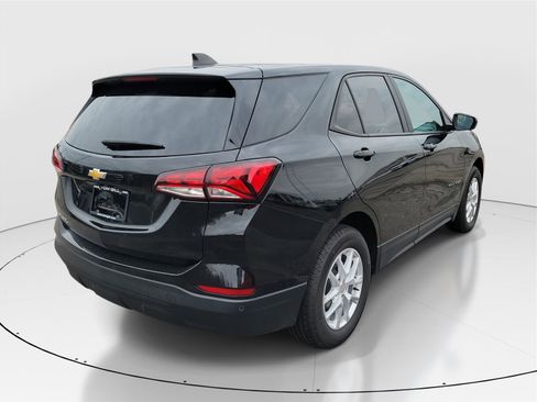 Used 2024 Chevrolet Equinox LS w/ LS Convenience Package image 4