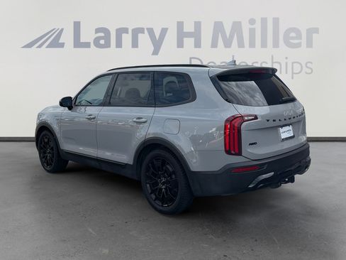 Used 2022 Kia Telluride SX w/ SX Prestige Package AWD/4WD image 3