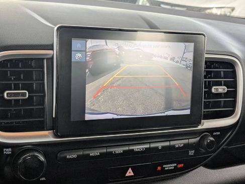 Used 2025 Hyundai Venue SEL FWD image 19
