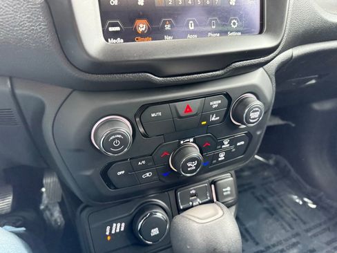 Used 2021 Jeep Renegade Latitude AWD/4WD image 30