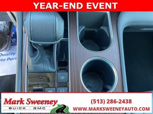 Used 2024 Toyota Sienna XLE image 21