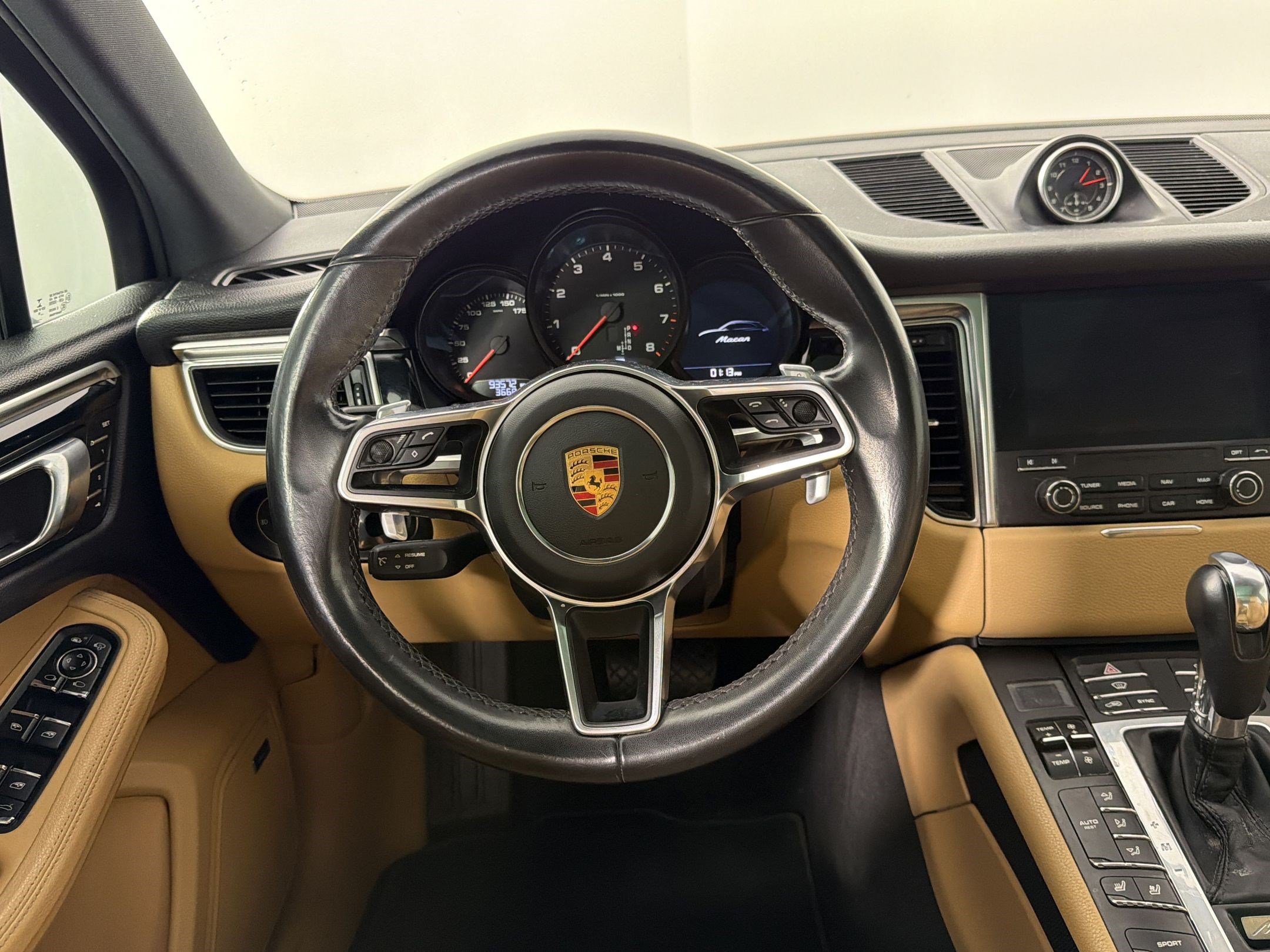Used 2018 Porsche Macan AWD/4WD image 11
