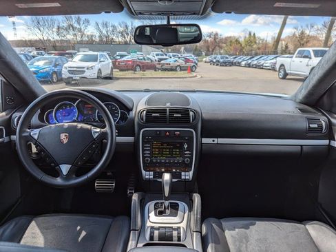 Used 2010 Porsche Cayenne GTS image 17