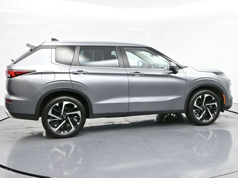 Used 2022 Mitsubishi Outlander SE image 8