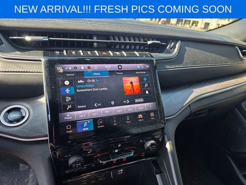 Used 2024 Jeep Grand Cherokee Limited w/ Black Appearance Package image 10