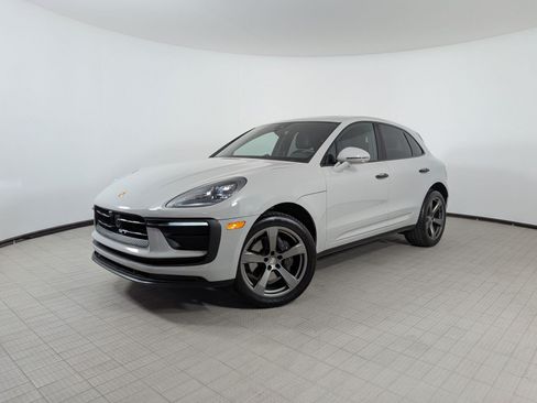 Certified 2025 Porsche Macan AWD/4WD image 1