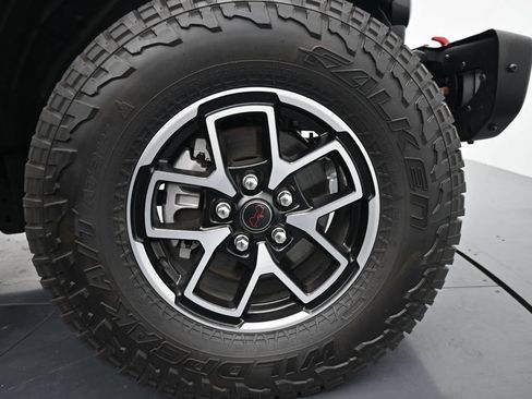 Used 2025 Jeep Gladiator Rubicon AWD/4WD image 11