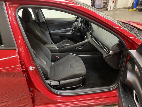 Used 2023 Hyundai Elantra SEL image 15