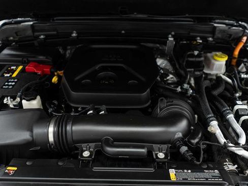 Used 2025 Jeep Wrangler Unlimited Rubicon 4xe AWD/4WD image 36