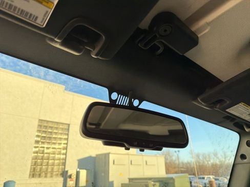 Used 2018 Jeep Wrangler Unlimited Sahara image 43